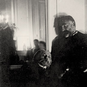 Stéphane Mallarmé y August Renoir, en una fotografía tomada por Edgar Degas en 1895.